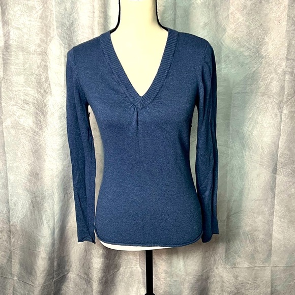 Massini Blue V-Neck Long Sleeved Sweater - size Medium - Picture 1 of 9